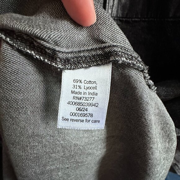 SO Women's 2X Black Acid Wash "The Favorite" Oversize Button Down Denim Shirt - Picture 8 of 8